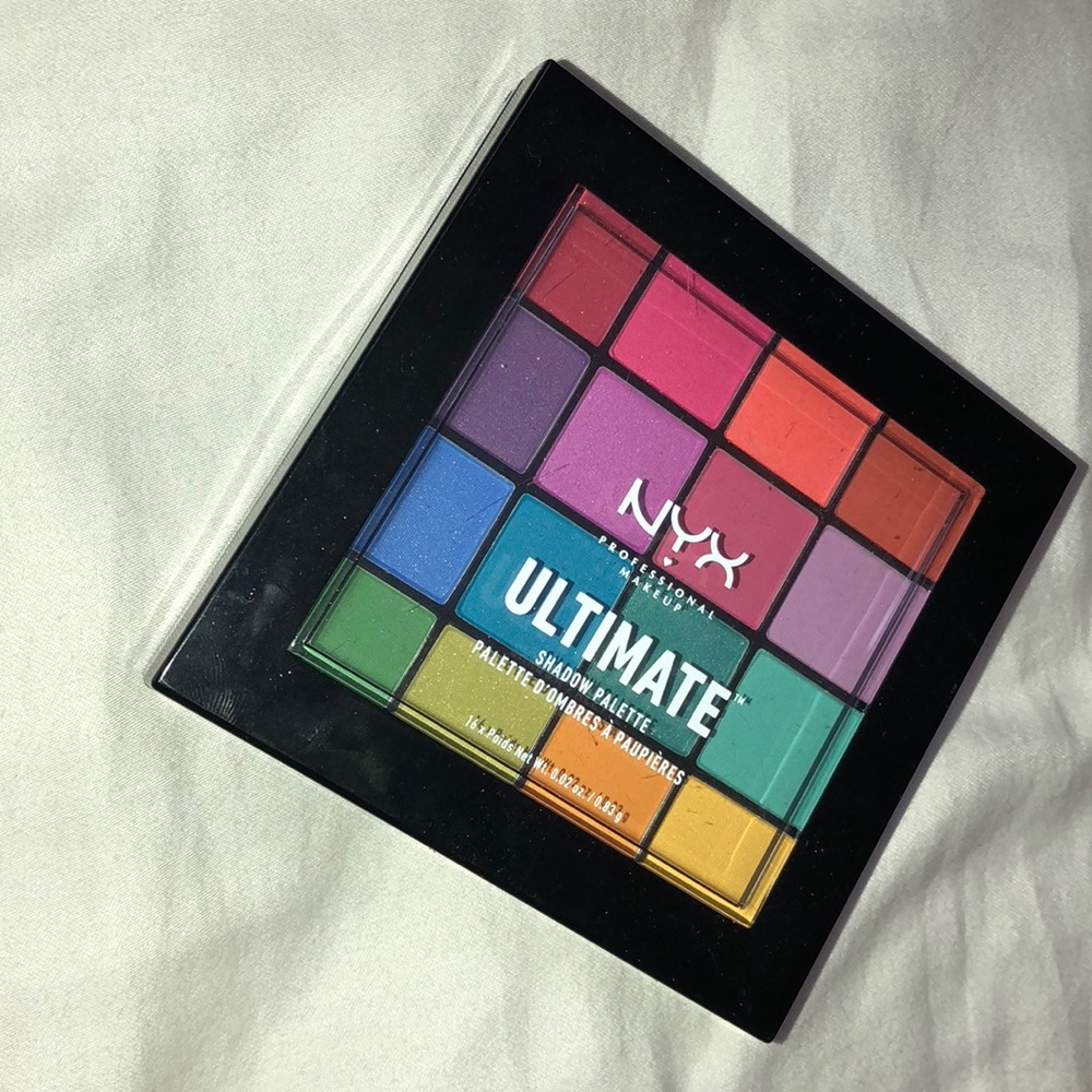 BRAND NEW NYX PROFESSIONAL MAKEUP SHADOW PALETTE.